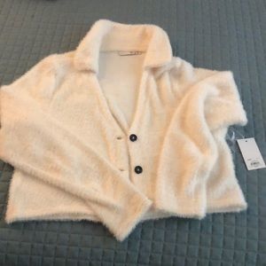 Very cute cream colored short cropped sweater lightweight